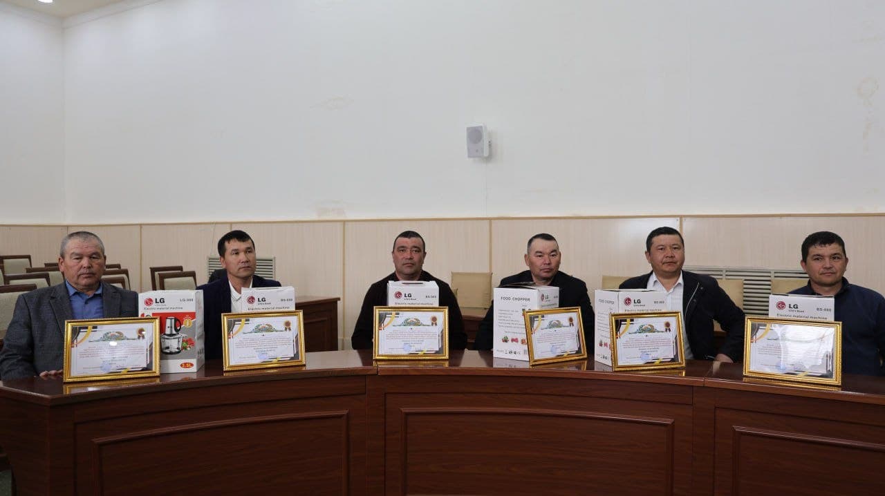 В связи с Днем работников системы махалли награждены работники сферы