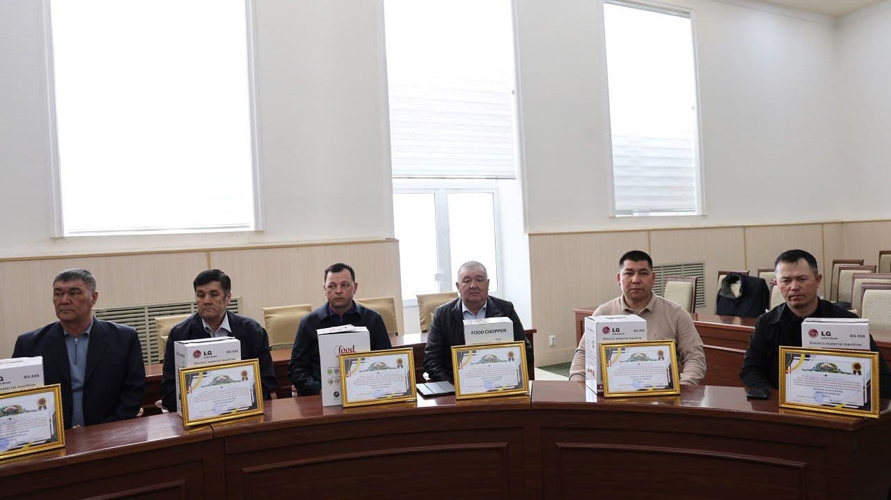 В связи с Днем работников системы махалли награждены работники сферы