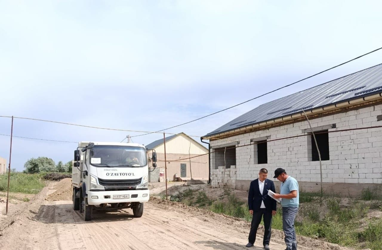 В Шуманайском районе продолжаются работы по улучшению внутренних дорог
