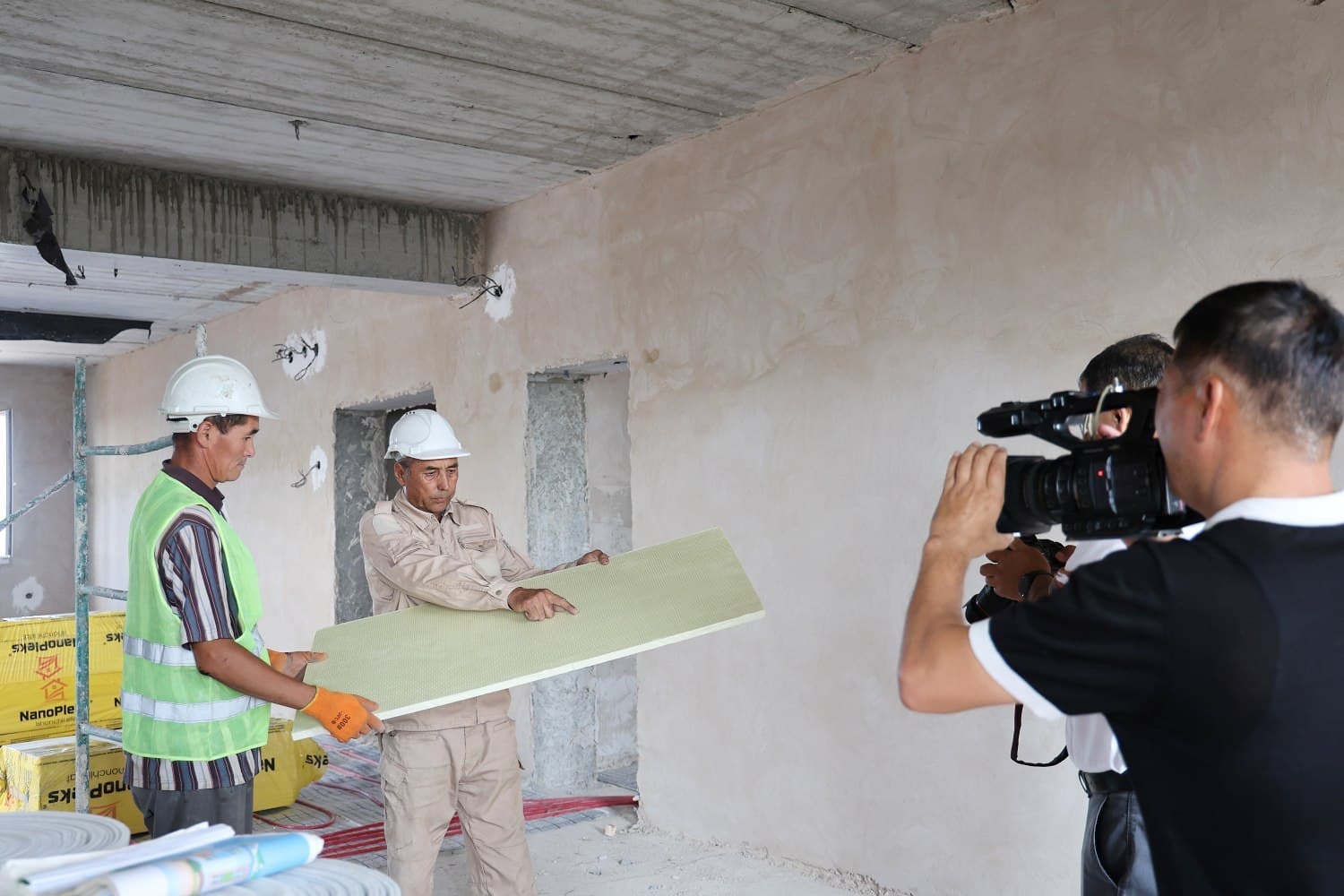 Shomanay rayonında alıp barılıp atırǵan qurılıs jumısları ǵalaba xabar quralları wákilleriniń názerinde