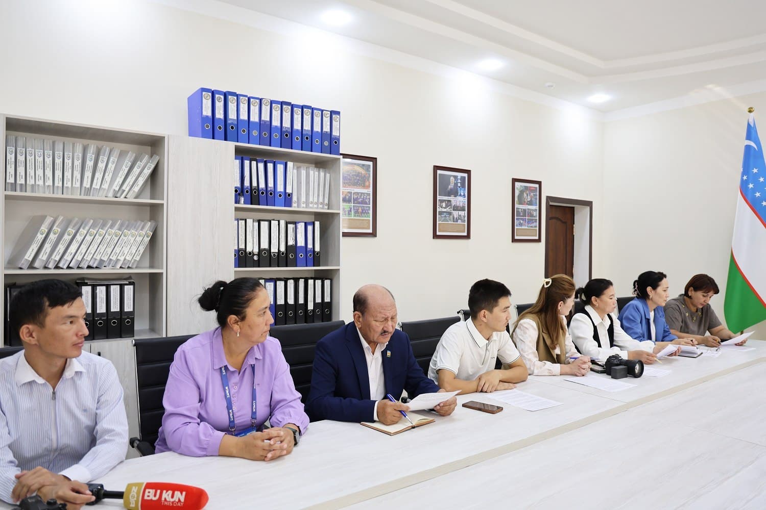 Xalıqtıń dáramatların arttırıw hám kámbaǵallıqtı qısqartıw boyınsha ámelge asırılǵan jumıslar dodalandı