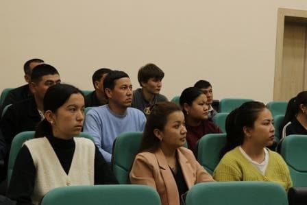 Bugun tuman hokimi kitobxon yoshlar bilan ochiq muloqot qildi.