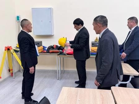 Agentlik direktori tumandagi 2-sonli texnikumda bo‘ldi.