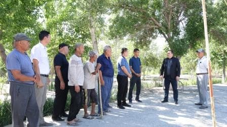 Qorao‘zak tumani hokimi Kepe qishlog‘i aholisi bilan uchrashdi