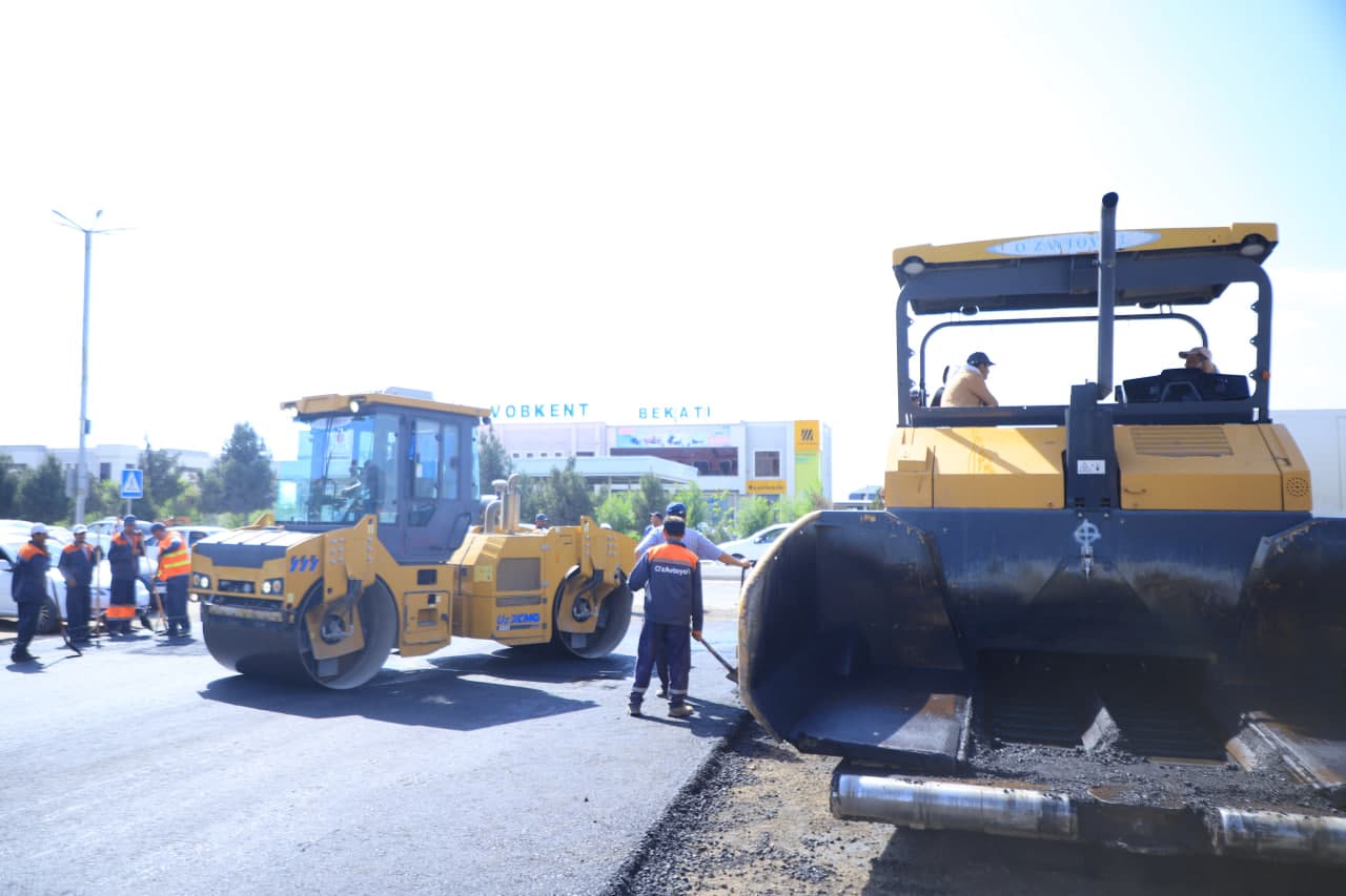 Tabiiy ofat oqibatlarini bartaraf etish dasturi boyicha D-198 avtomobil yo'lining 18-25 kmlari orasida tamirlash ishlari bormoqda