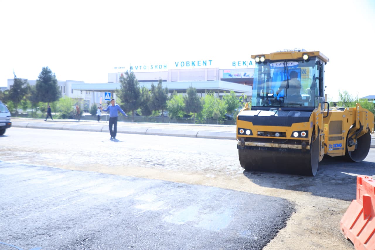 Tabiiy ofat oqibatlarini bartaraf etish dasturi boyicha D-198 avtomobil yo'lining 18-25 kmlari orasida tamirlash ishlari bormoqda