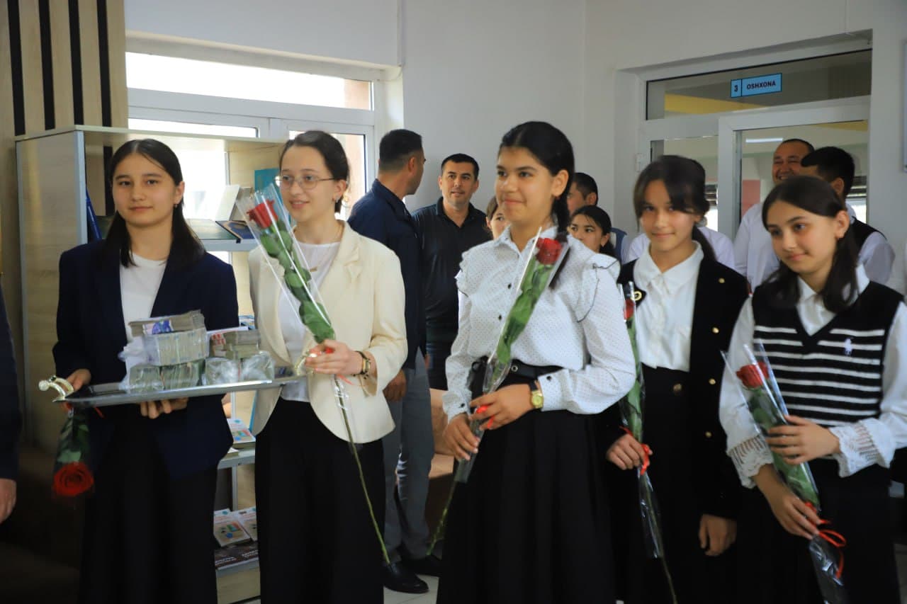 “Xorijiy tillarni o‘qitish bo‘yicha eng yaxshi maktab” tanlovining tuman bosqichi g'oliblari taqdirlandi