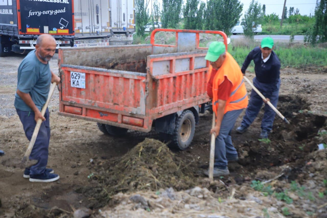 Viloyat hokimi Botir Zaripov Vobkent tumanida qishloq xo‘jaligida borayotgan agrotexnik tadbirlarni ko‘zdan kechirar ekan, Umar Rajabov xo‘jaligi faoliyatini ham borib ko‘rdi