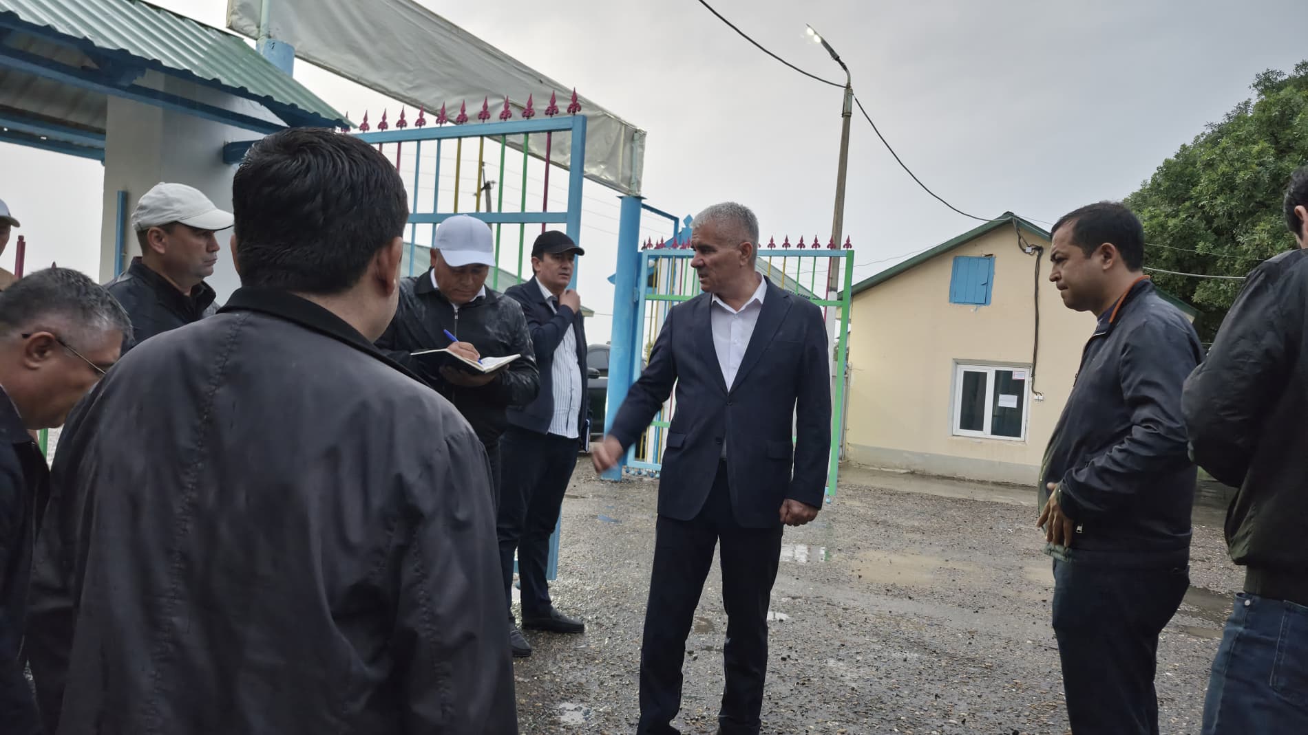 Viloyat hokimi Botir Zaripov boshchiligidagi ishchi guruhi Vobkent tumanidagi "Nurli manzil" va "Porloq kelajak" oromgohlarining mavsumga tayyorligini o'rgandi