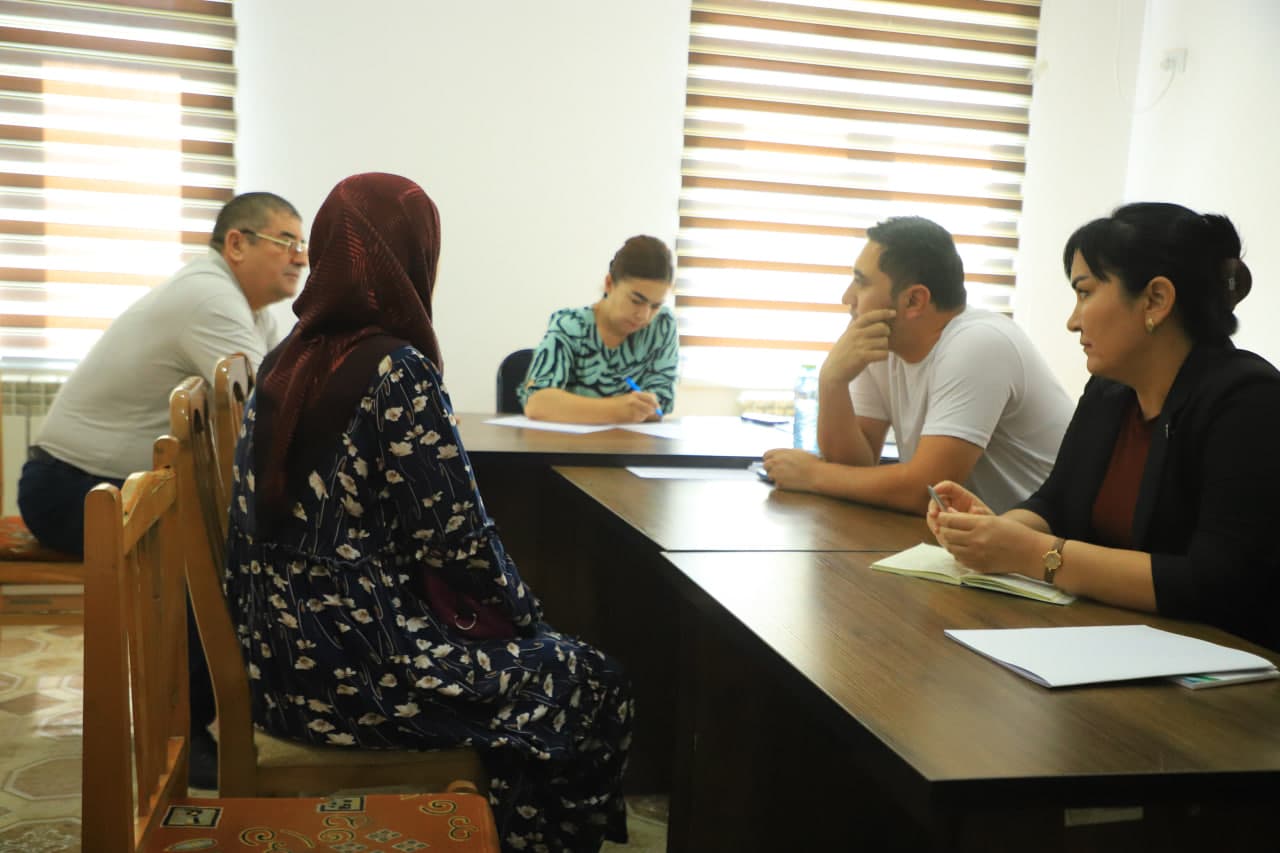 Kumushkent mahallasida aholi bandligi va daromadlarini oshirish bo‘yicha manzilli ishlar davom etmoqda