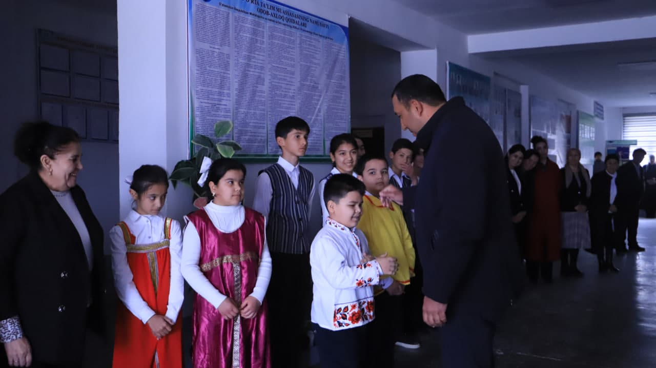 Таълим сифатини ошириш йўлида: Шофиркон туман ҳокими мактаб фаолияти билан танишди