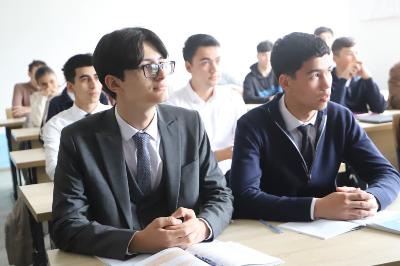 Таълим сифатини ошириш йўлида: Шофиркон туман ҳокими мактаб фаолияти билан танишди