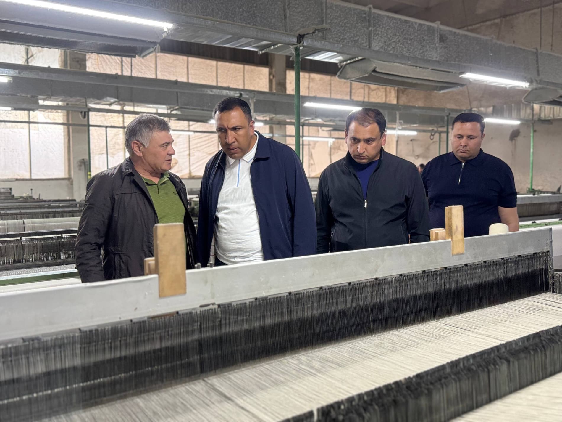 Hududda sanoat korxonalari faoliyati o‘rganilib, ishlab chiqarishni kengaytirish bo‘yicha ustuvor vazifalar belgilandi