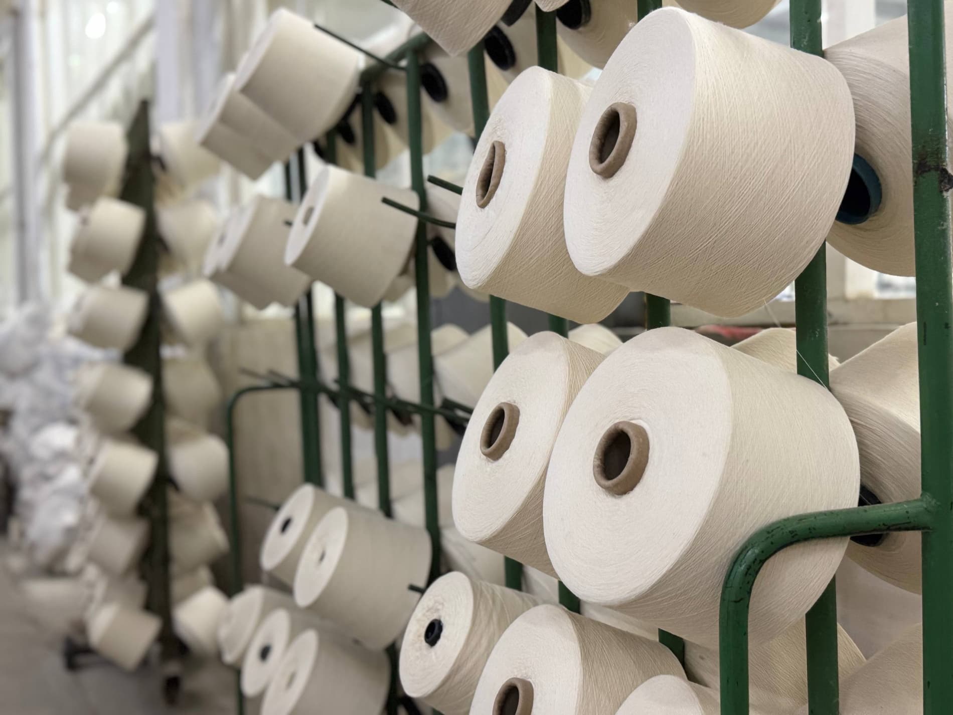 Hududda sanoat korxonalari faoliyati o‘rganilib, ishlab chiqarishni kengaytirish bo‘yicha ustuvor vazifalar belgilandi