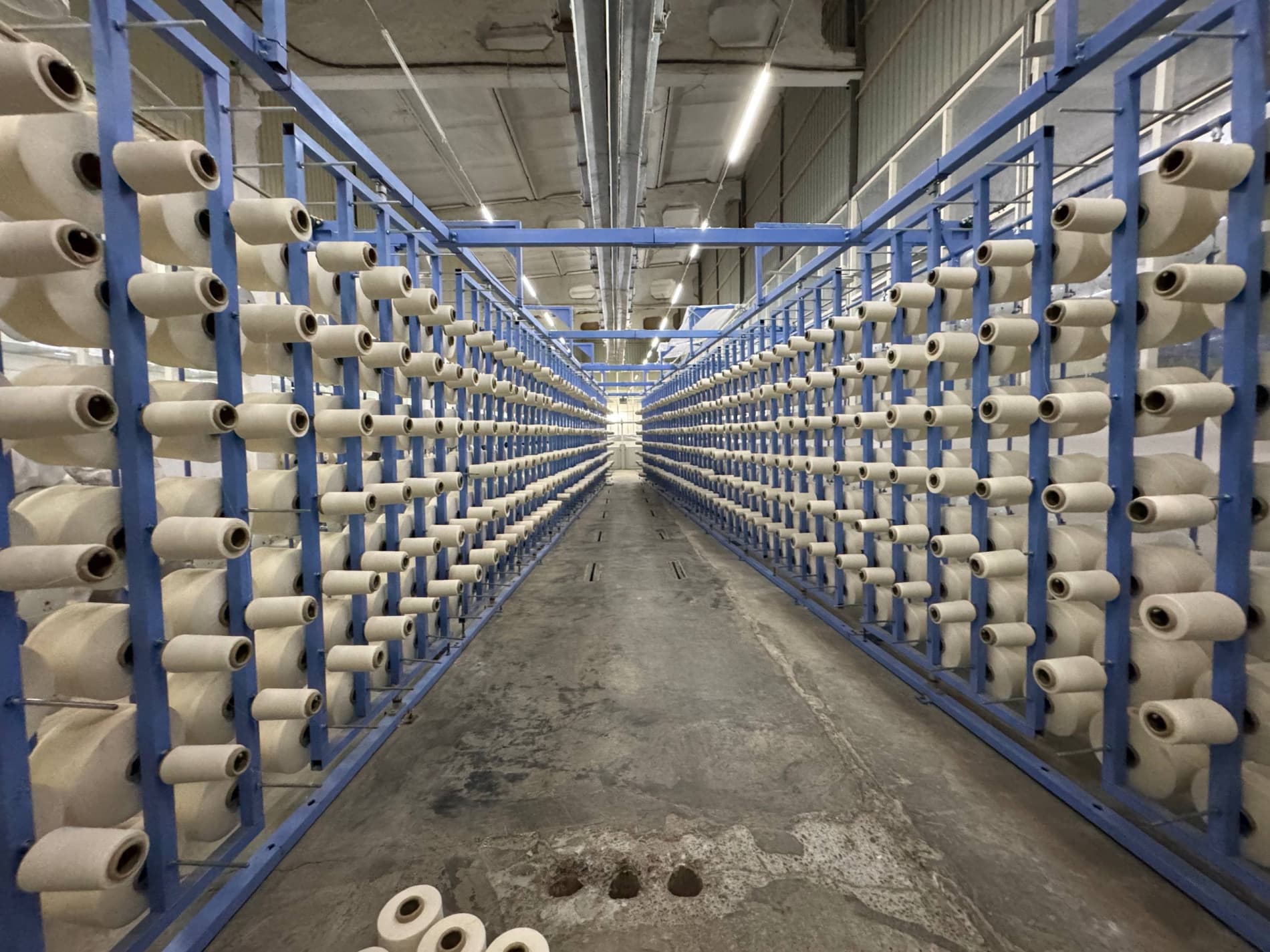 Hududda sanoat korxonalari faoliyati o‘rganilib, ishlab chiqarishni kengaytirish bo‘yicha ustuvor vazifalar belgilandi