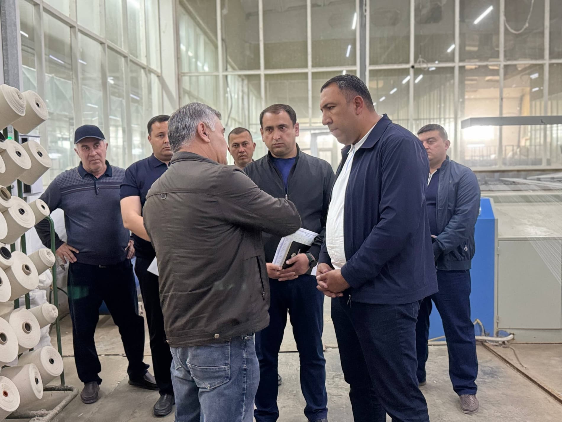 Hududda sanoat korxonalari faoliyati o‘rganilib, ishlab chiqarishni kengaytirish bo‘yicha ustuvor vazifalar belgilandi