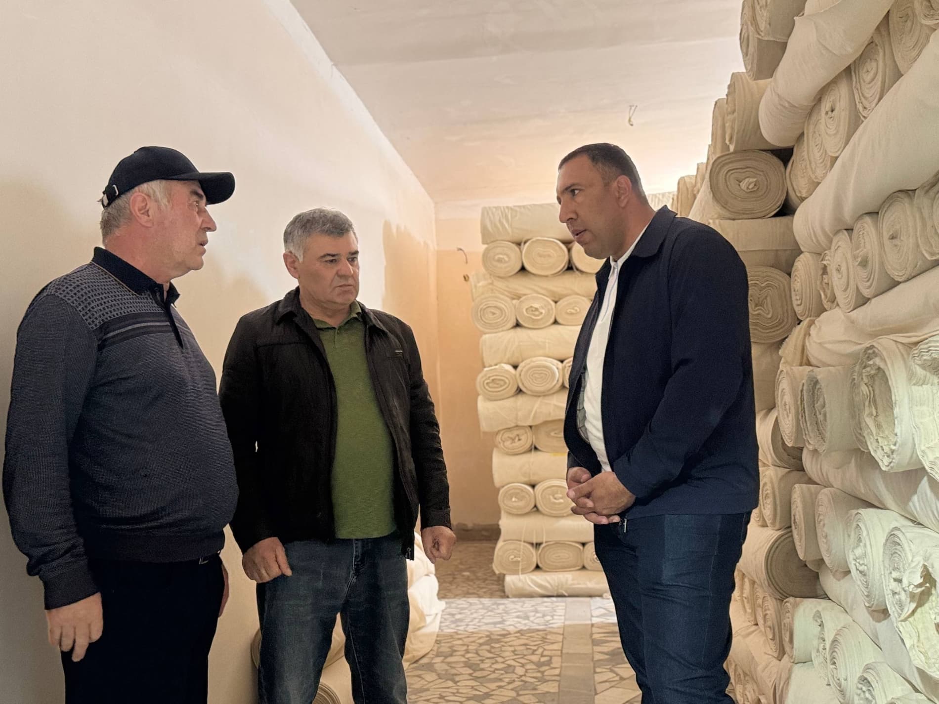 Hududda sanoat korxonalari faoliyati o‘rganilib, ishlab chiqarishni kengaytirish bo‘yicha ustuvor vazifalar belgilandi