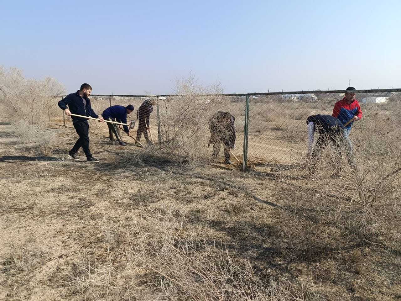 Umumxalq xayriya hashari doirasida qabriston hududi obodonlashtirildi