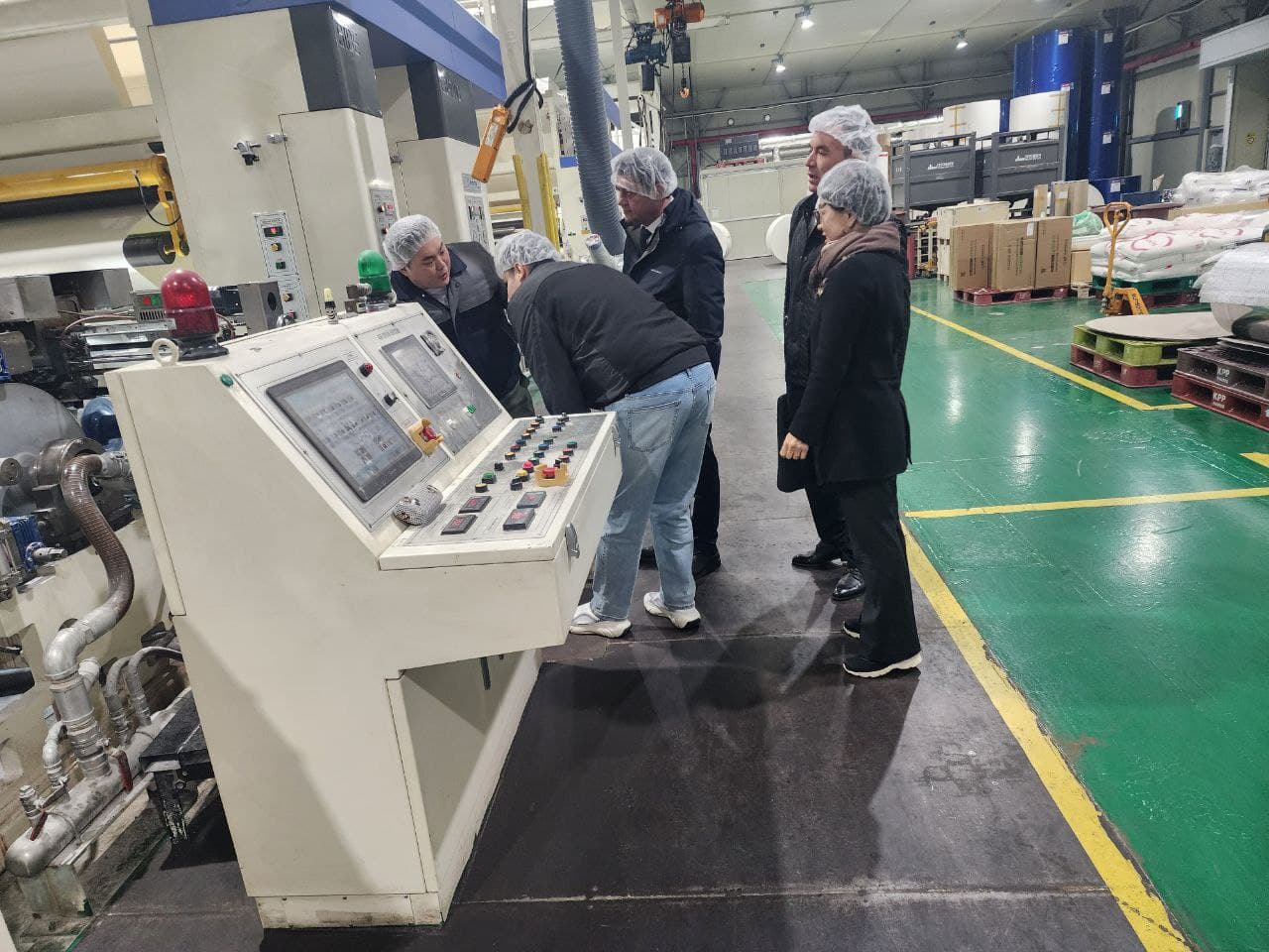 Qorako‘l tumani delegatsiyasi Janubiy Koreyada ishlab chiqarish korxonasi faoliyati bilan tanishdi