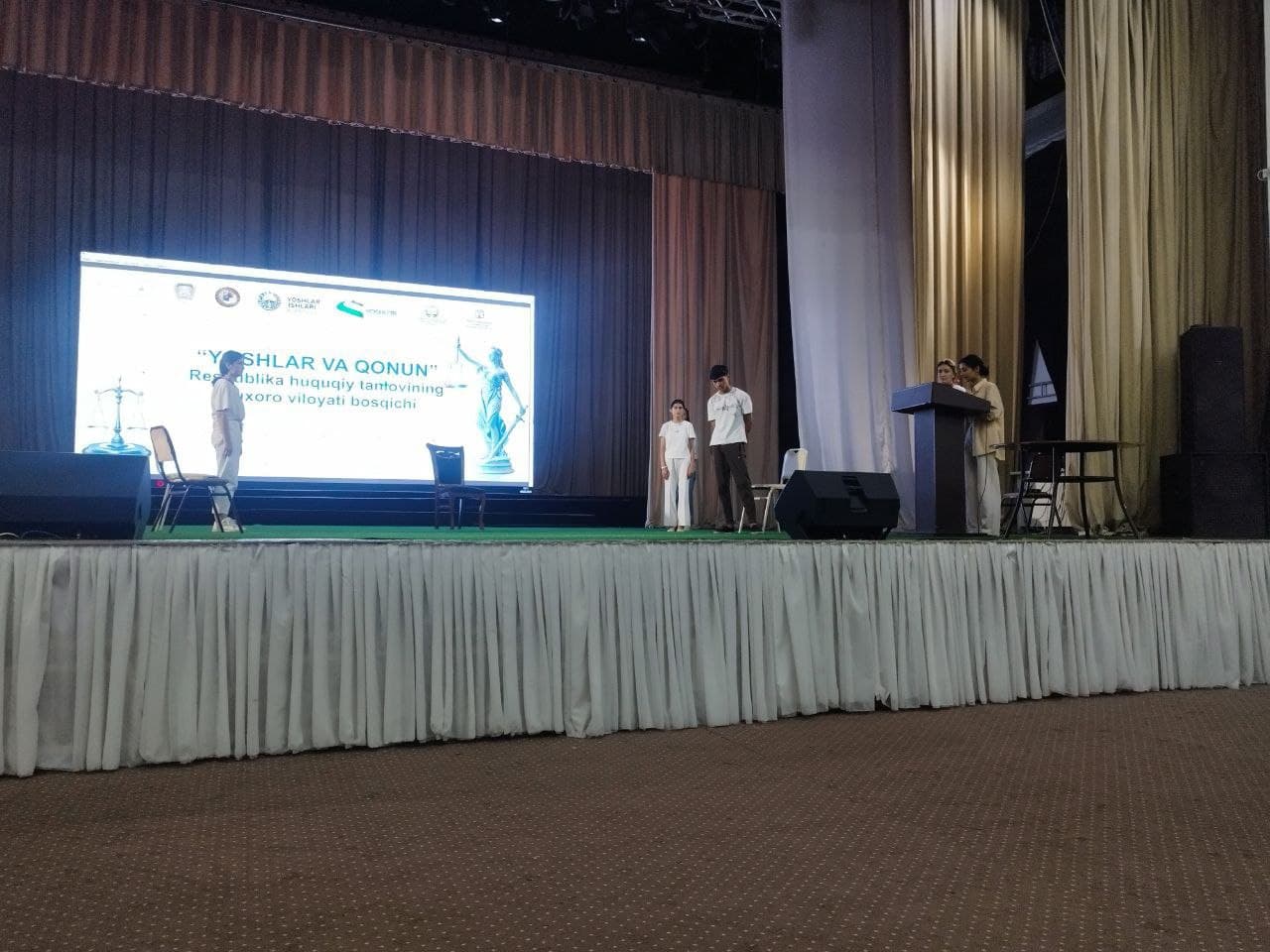 Qorovulbozor yoshlari “Yoshlar va qonun” tanlovining viloyat bosqichida 1-o‘rinni egallashdi.