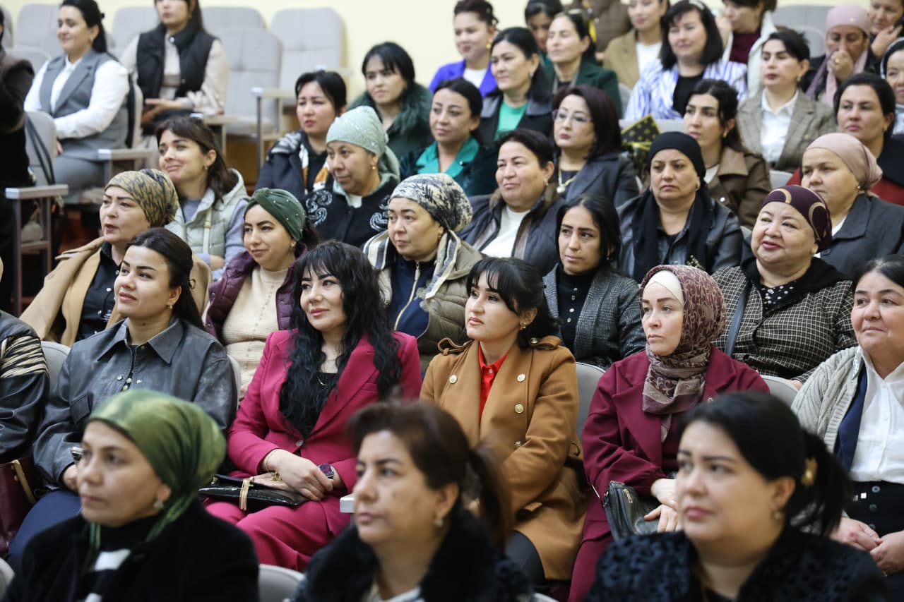 Kogonlik moʻtabar ayollar, munis opa-singillar sharaflandi