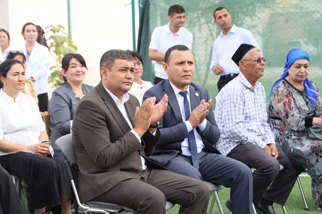 Kogon shahar ixtisoslashtirilgan maktabida "Bilimlar kuni" va Mustaqilligimizning 35 yilligi munosabati bilan “Yagona Vatan – yagona xalq bo‘lib yangi hayot va kelajak yaratamiz!” shiori ostida bayram tadbiri o'tkazildi.