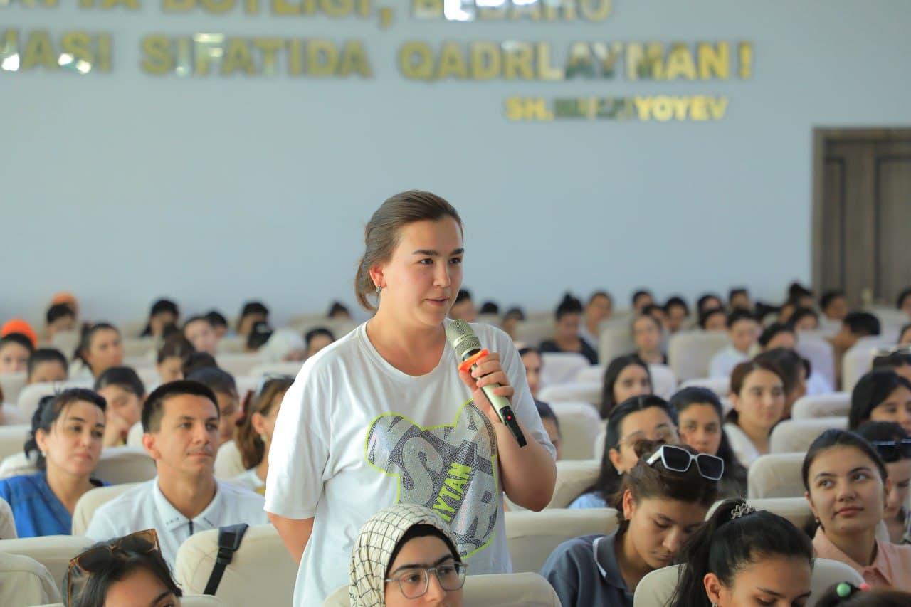 Rahbar va yoshlar uchrashuvi bo'lib o'tdi