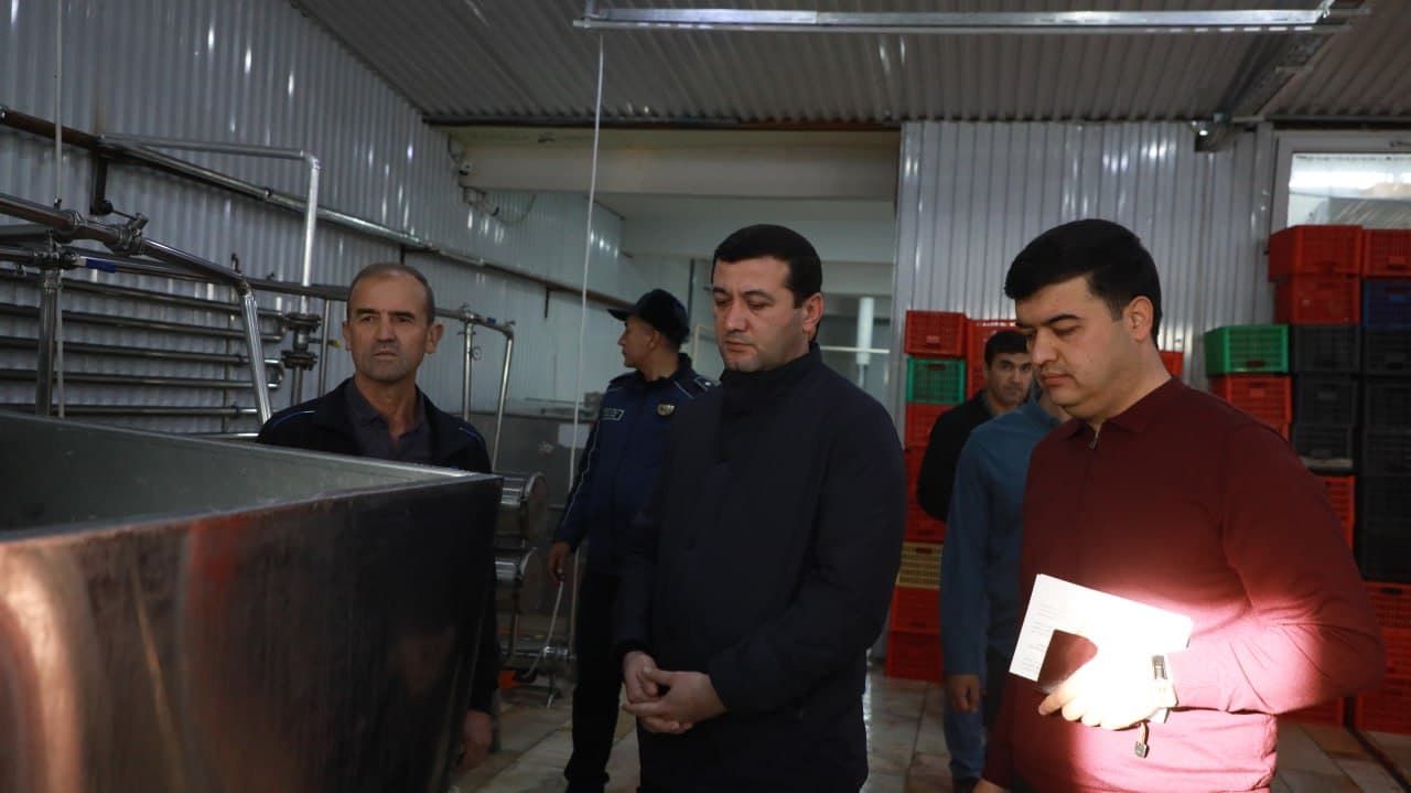 Qurbon Tursunov "Iymonaxon Nozima" korxonasi faoliyati bilan tanishdi
