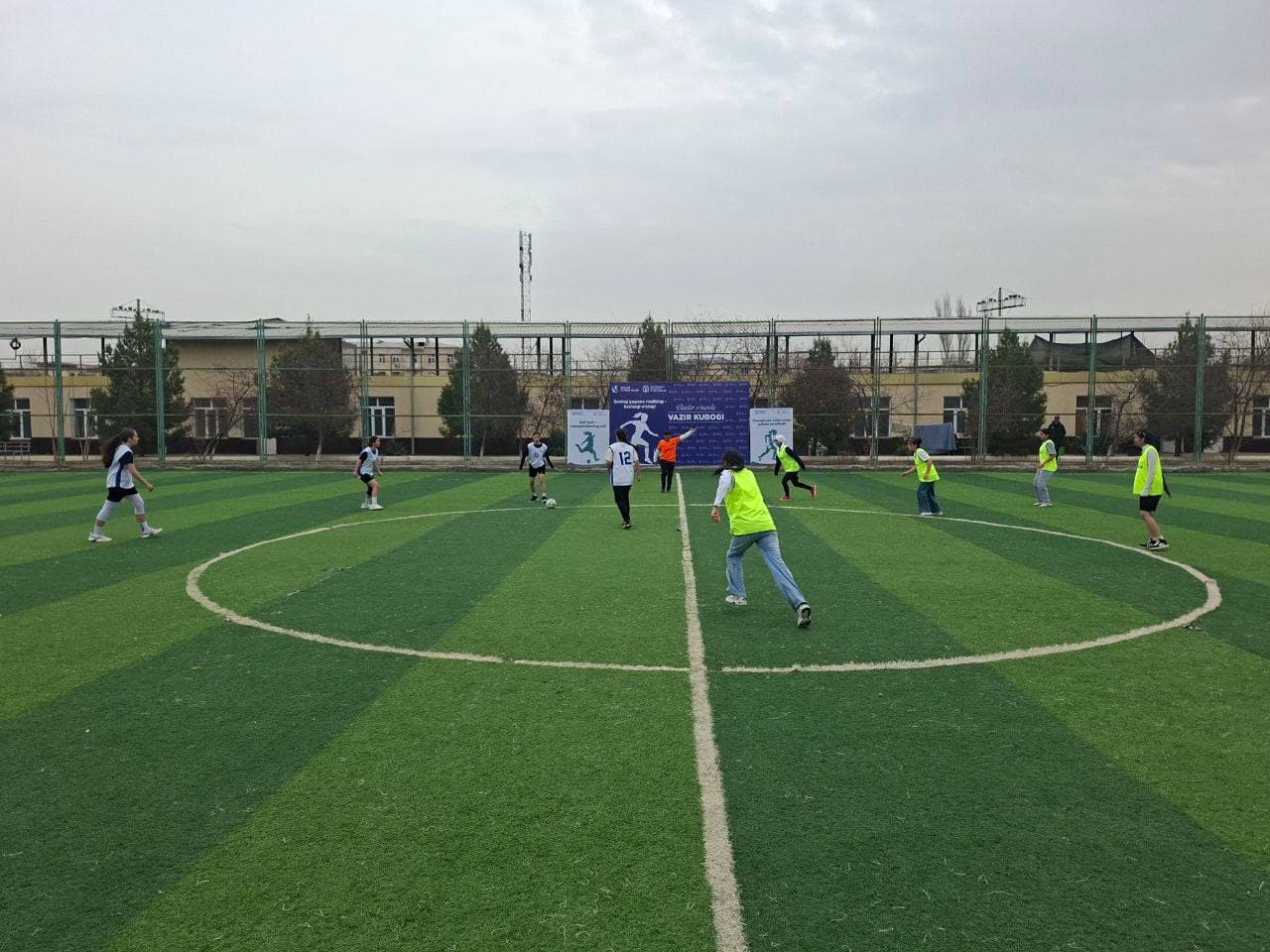 Бухоро шаҳрида қизлар ўртасида “Вазир кубоги” мусобақасинининг шаҳар босқичи ўтказилди.