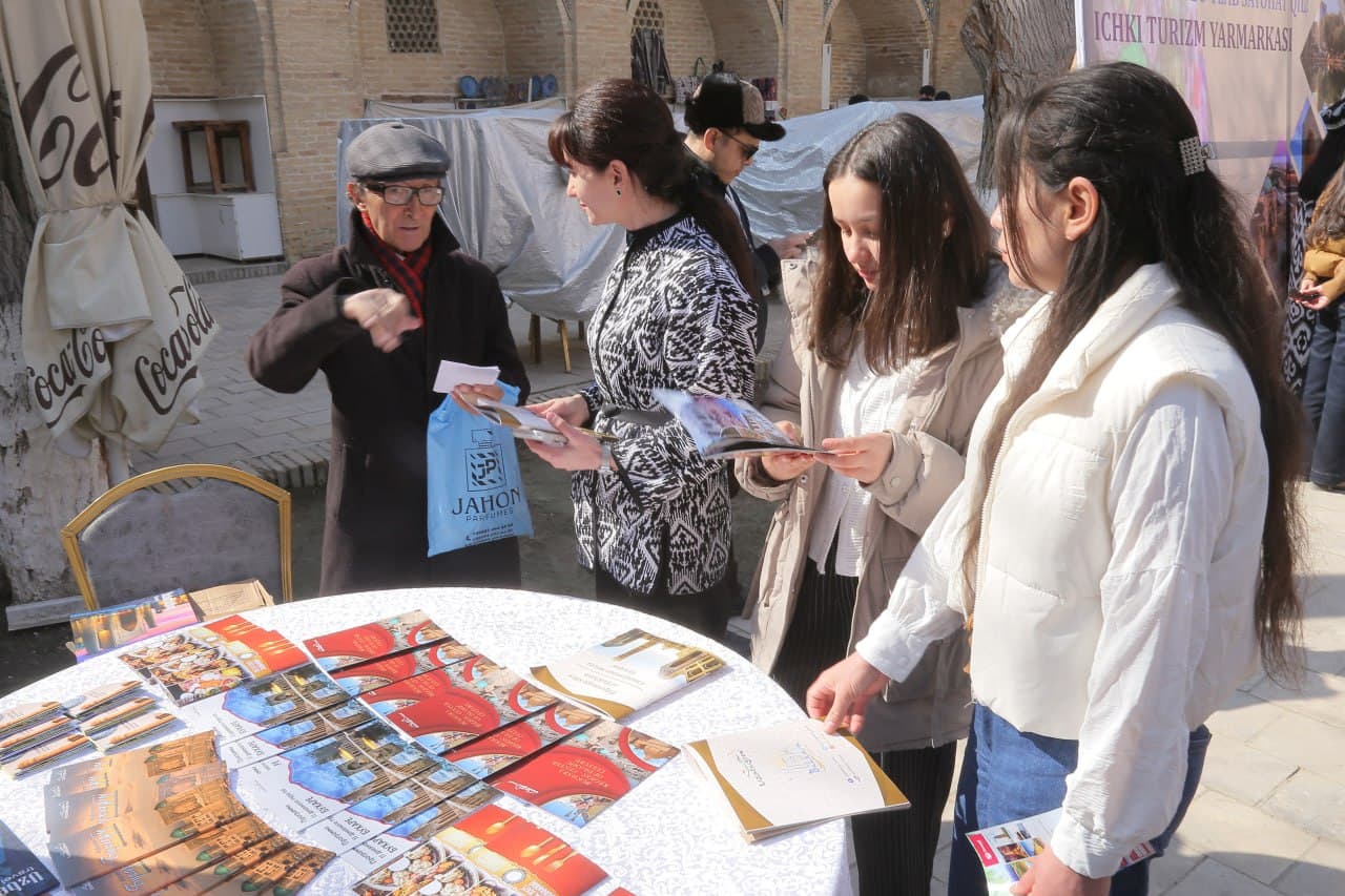 Buxoro shahrida "O'zbekiston bo'ylab sayohat qil!" ichki turizm yarmarkasi bo‘lib o‘tdi