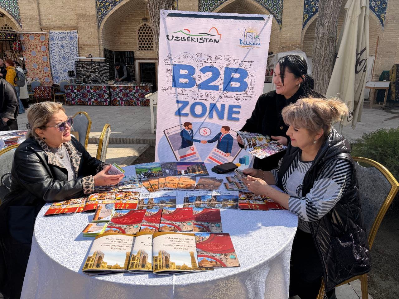 Buxoro shahrida "O'zbekiston bo'ylab sayohat qil!" ichki turizm yarmarkasi bo‘lib o‘tdi