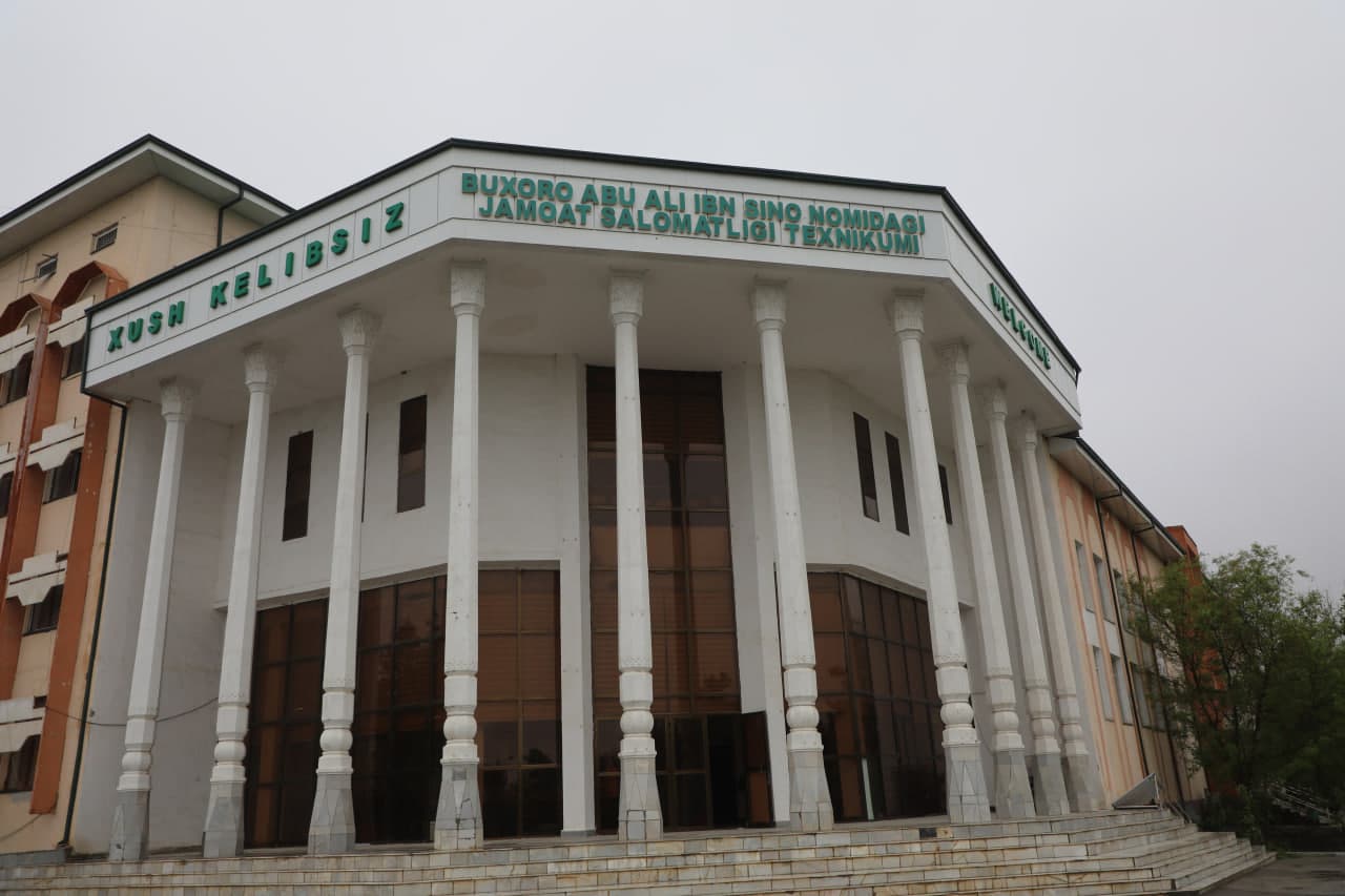 Qurbon Tursunov texnikum yoshlari bilan muloqot qildi