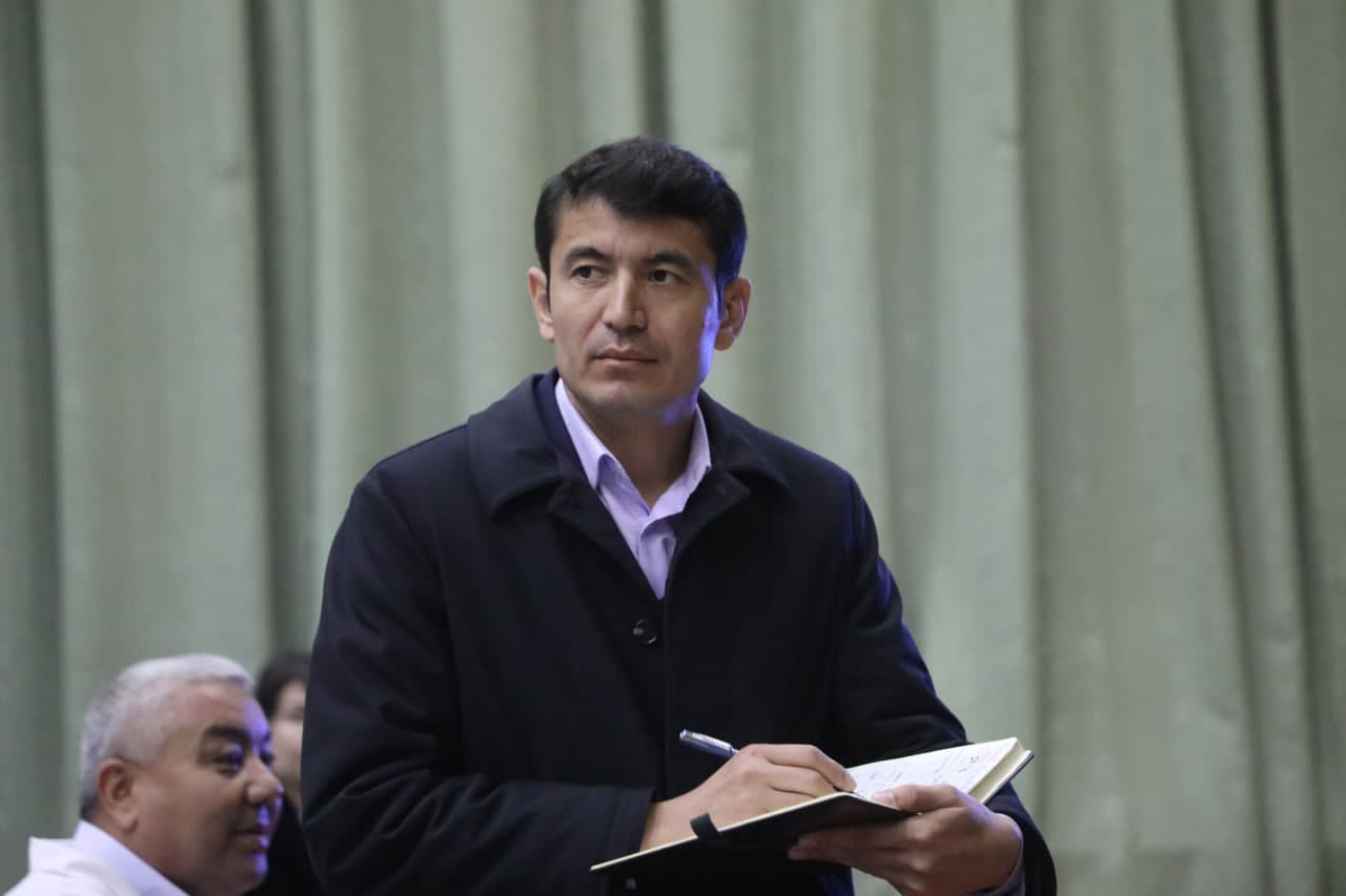 Qurbon Tursunov texnikum yoshlari bilan muloqot qildi