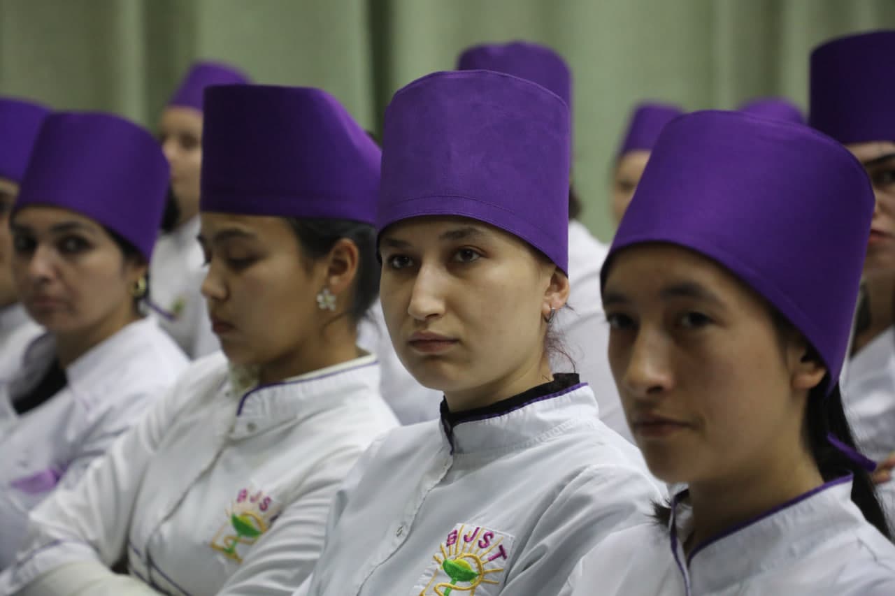 Qurbon Tursunov texnikum yoshlari bilan muloqot qildi