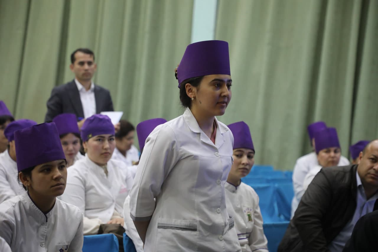 Qurbon Tursunov texnikum yoshlari bilan muloqot qildi