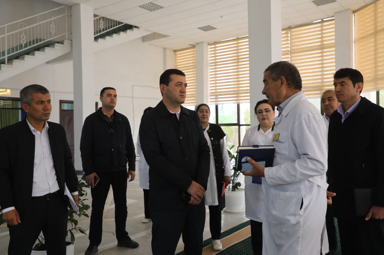 Qurbon Tursunov texnikum yoshlari bilan muloqot qildi