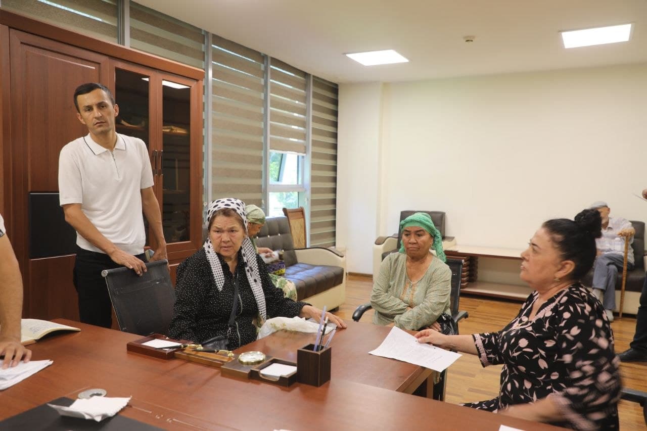 Buxoro shahar hokimi fuqarolar murojaatlarini tingladi