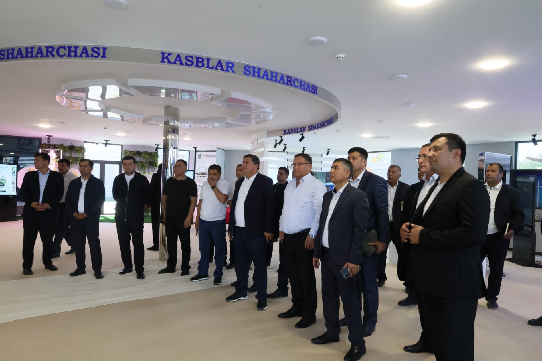Prezident topshirig‘i ijrosi: Buxoro delegatsiyasi Xorazmda “Kasblar shaharchasi” tajribasi bilan tanishdi