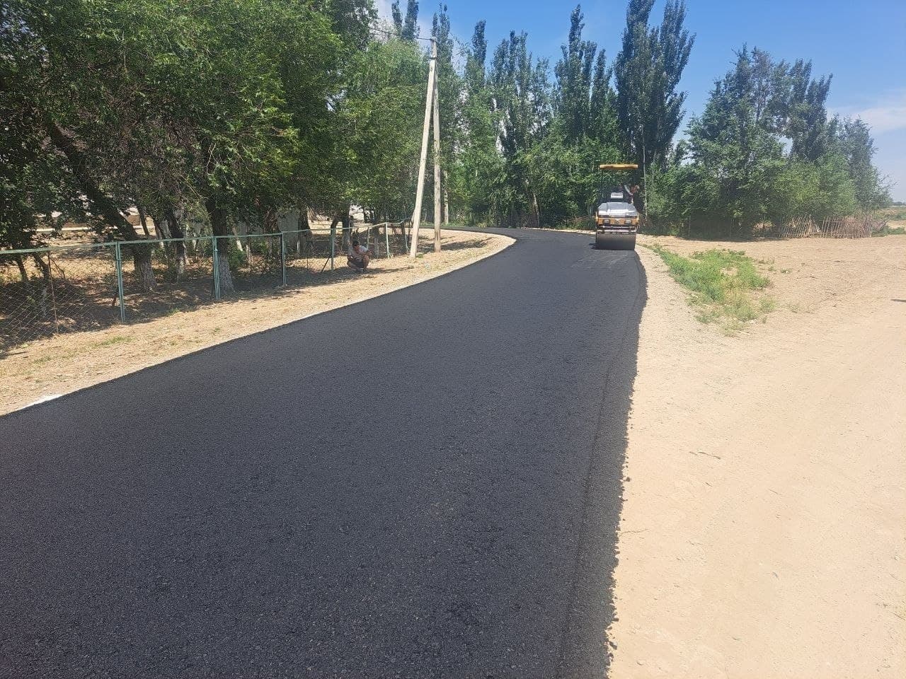 Navbahor mahallasida asfaltlash ishlari davom etmoqda