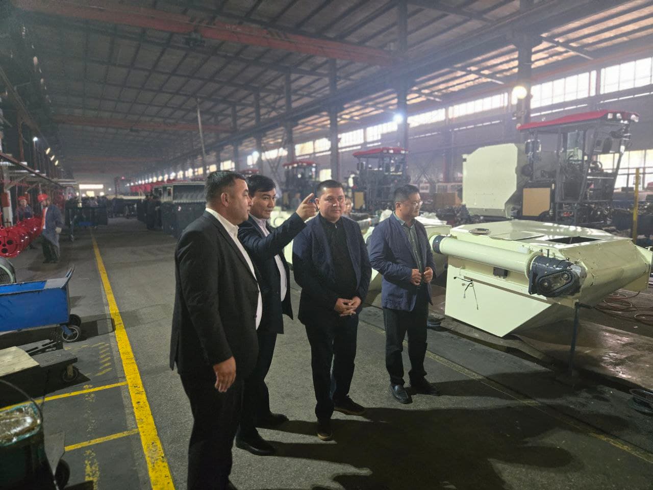 Sardoba tumani hokimi FM World Group kompaniyasi rahbariyati bilan uchrashuv o‘tkazdi