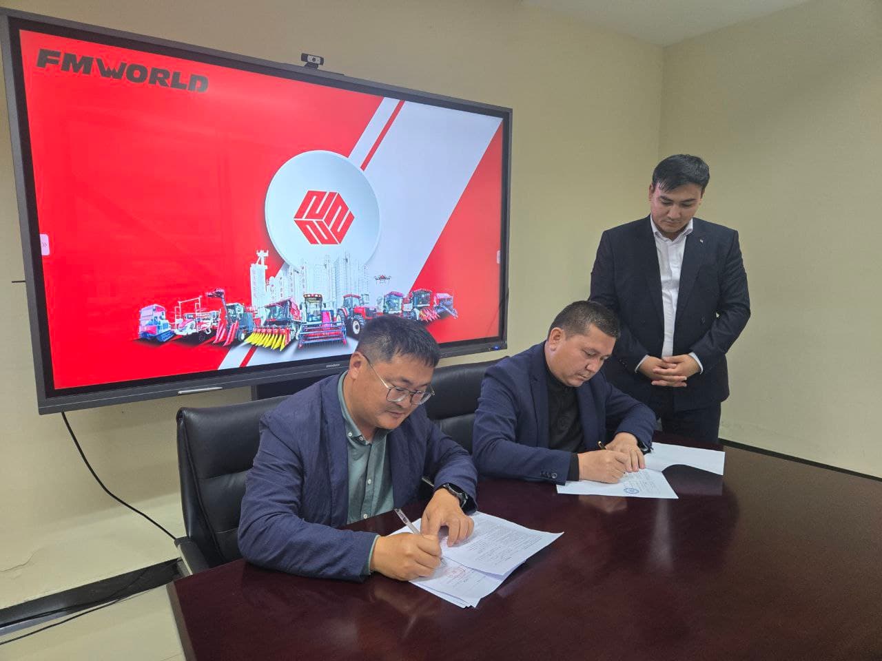 Sardoba tumani hokimi FM World Group kompaniyasi rahbariyati bilan uchrashuv o‘tkazdi