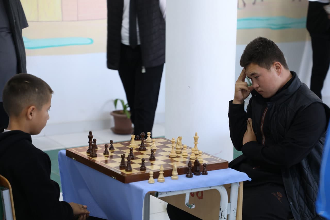 “BESH TASHABBUS OLIMPIADASI”: SHAXMAT VA SHASHKA MUSOBAQALARINING TUMAN BOSQICHI YAKUNLANDI