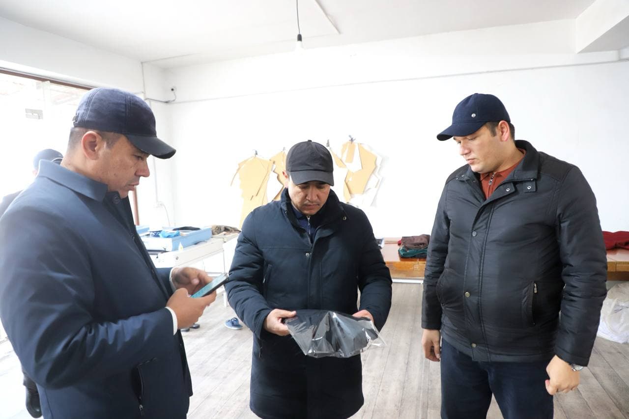 Buxoro tumani: “Zarmanoq” mahallasida yashovchi Shuhrat Teshayev rahbarligidagi “Sangina Shoxijahon” MCHJ mahalladagi ishsiz xotin-qizlarni ish bilan ta’minlamoqda