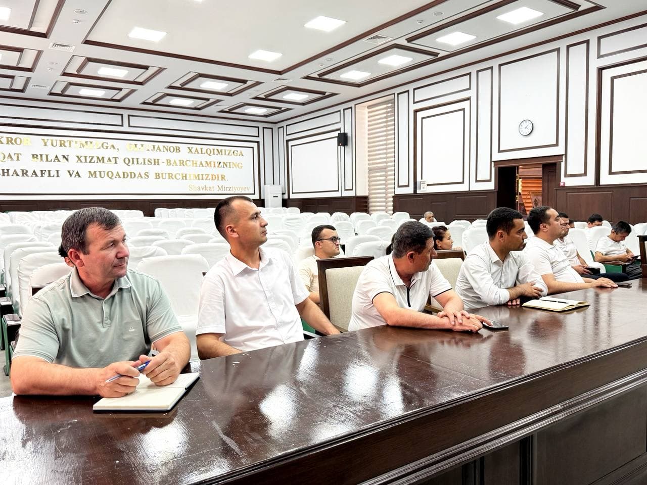 Buxoro tuman hokimligida “Korrupsiya — davlat va jamiyat taraqqiyoti kushandasi” mavzusida o‘quv seminar bo‘lib o‘tdi.