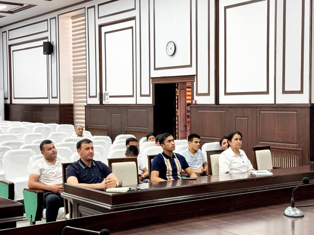 Buxoro tuman hokimligida “Korrupsiya — davlat va jamiyat taraqqiyoti kushandasi” mavzusida o‘quv seminar bo‘lib o‘tdi.