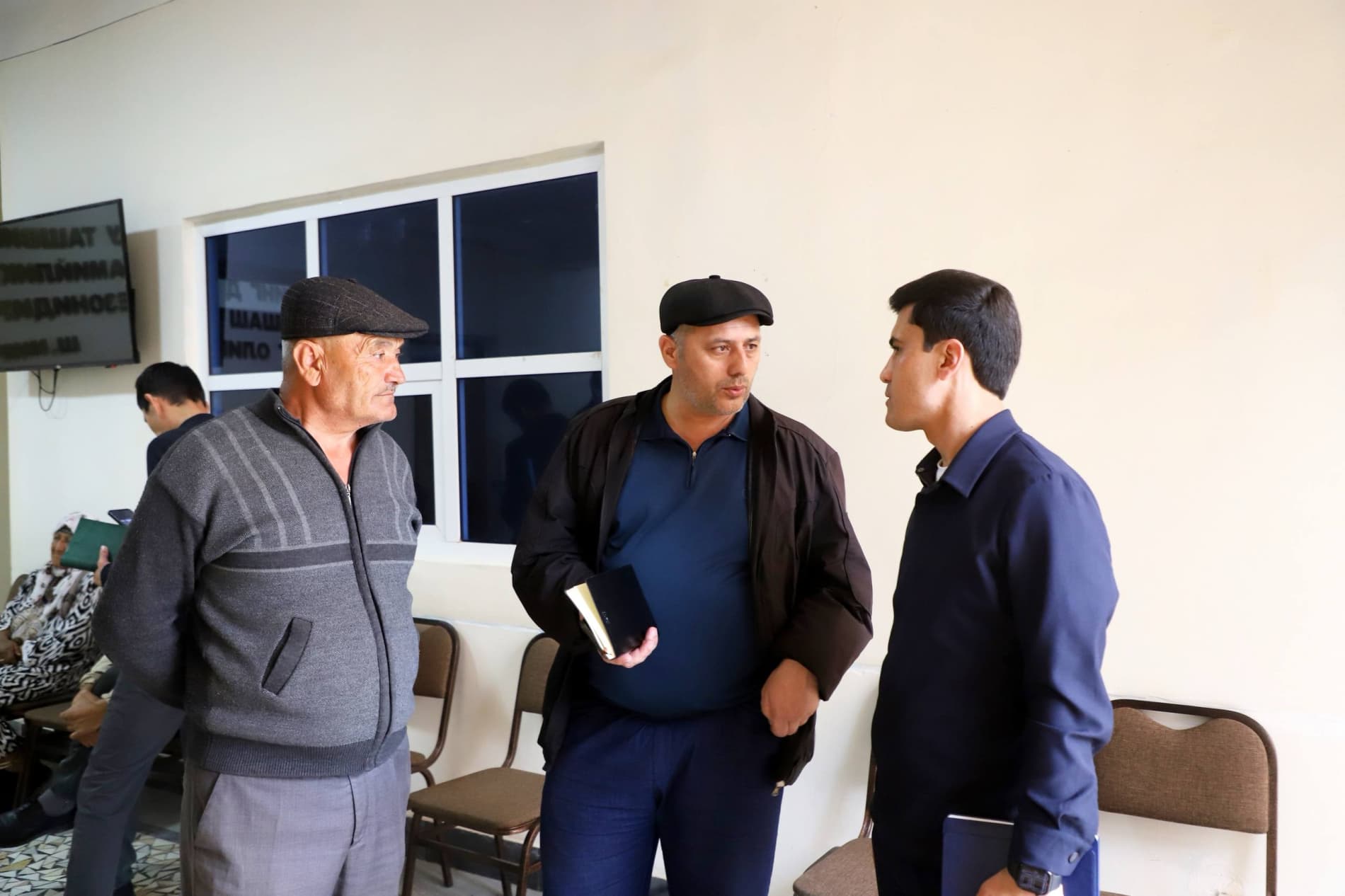 Buxoro tuman hokimi Anvarjon Ochilovning navbatdagi fuqarolar qabuli bo'lib o'tdi