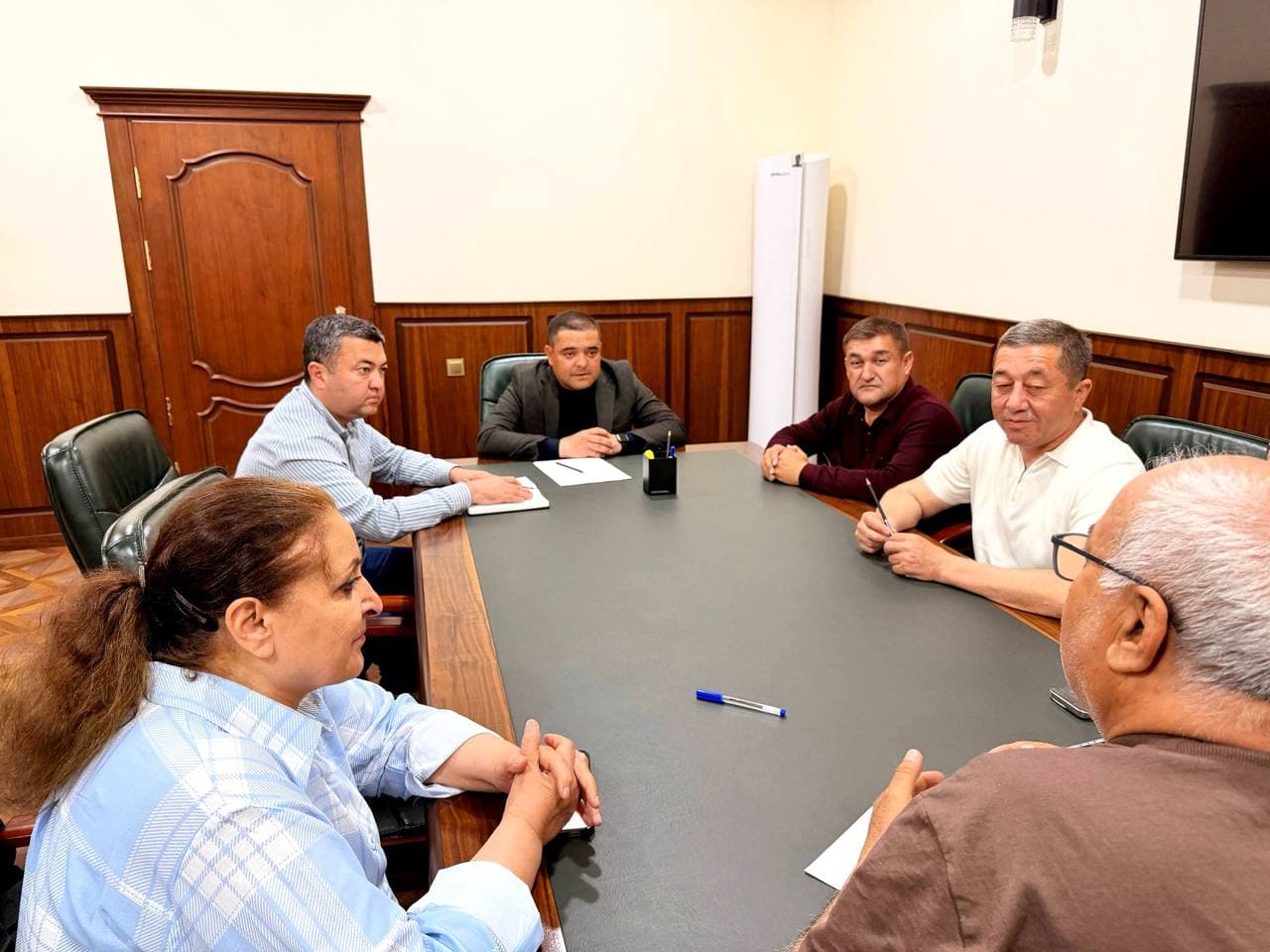 Buxoro tuman hokimi eronlik investorlar bilan uchrashdi