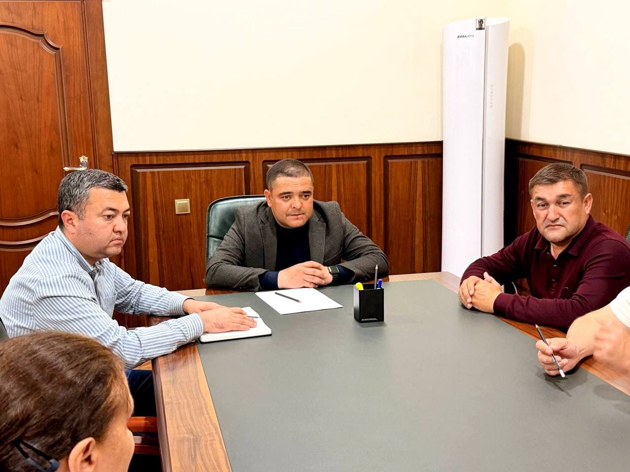 Buxoro tuman hokimi eronlik investorlar bilan uchrashdi
