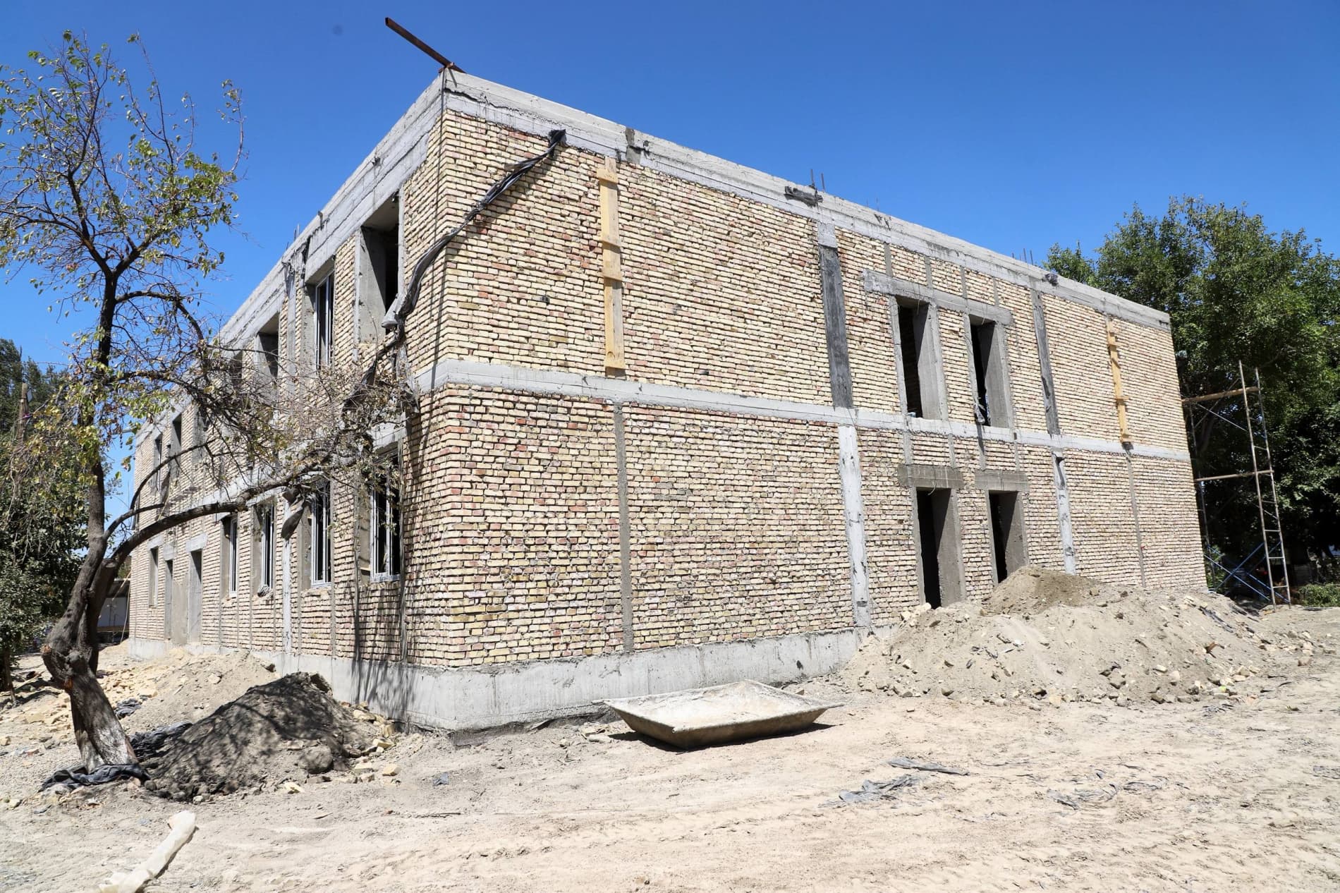 Rabotiqalmoq mahallasida zamonaviy maktabgacha ta’lim maskani bunyod etilmoqda