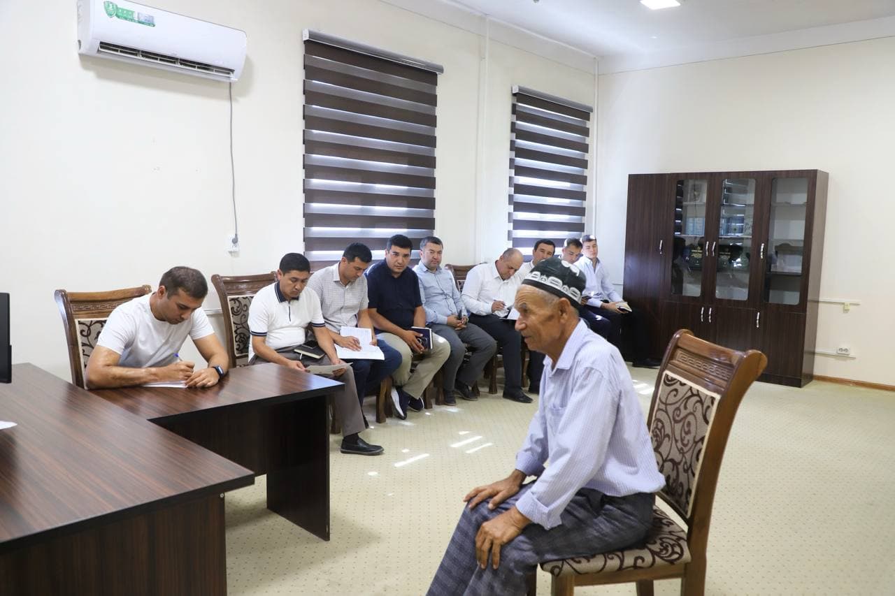 Head of Bukhara District Anvarjon Ochilov Holds Regular Reception for Citizens